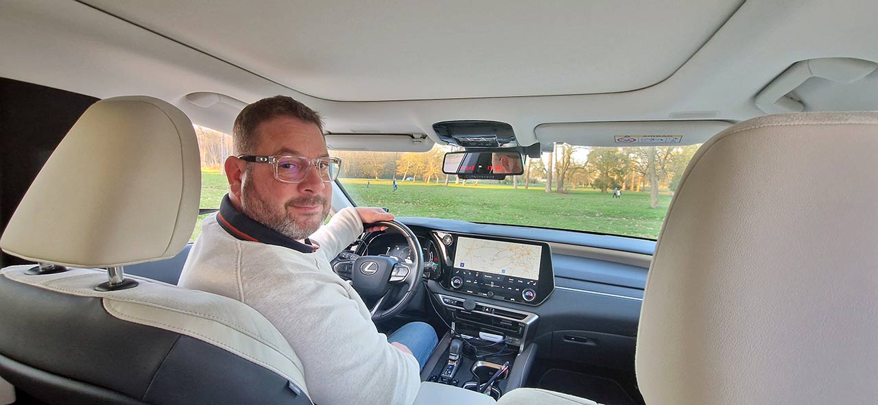 Taxi Jones Rambouillet - Intérieur confortable Lexus RX, votre chauffeur privé